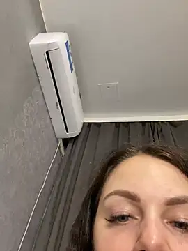 Lola Hale online show from February 2026 05:49:02 PM