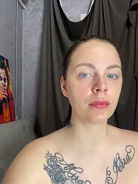 Snapshot of Lola_Hale chatting on May 2026 06:03:01 PM Lola Hale online show from May 2026 06:03:01 PM