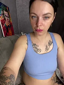 Lola Hale online show from June 2026 08:30:02 PM