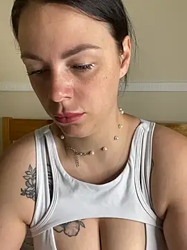 Lola Hale online show from June 2026 07:22:01 AM