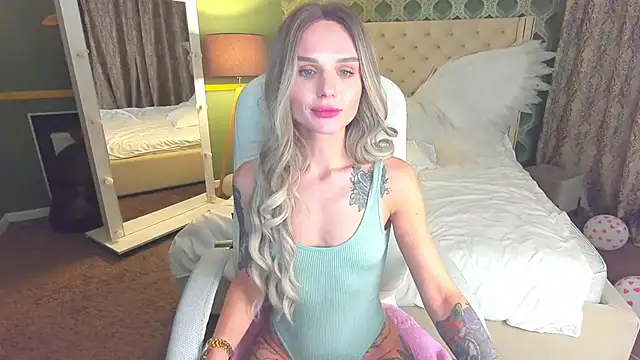 Snapshot of KiraGrayy chatting on March 2025 04:50:02 PM KiraGrayy online show from March 2025 04:50:02 PM