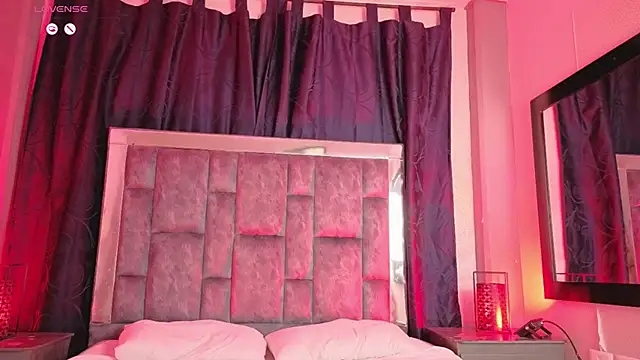 Mia Oxford online show from November 2025 12:38:01 PM