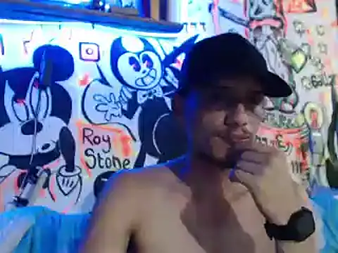 Snapshot of roystonee01 chatting on September 2025 01:18:01 AM roystonee01 online show from September 2025 01:18:01 AM