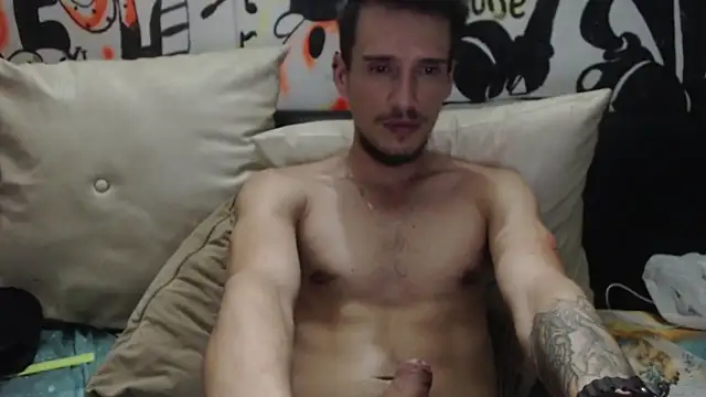 Snapshot of roystonee01 chatting on October 2025 07:53:01 AM roystonee01 online show from October 2025 07:53:01 AM