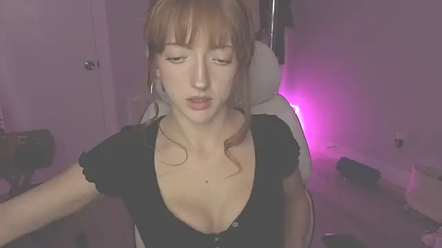 foxxyyyred online show from May 2026 08:53:01 AM