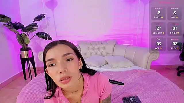 Mollymoon1 online show from December 2024 07:00:02 PM