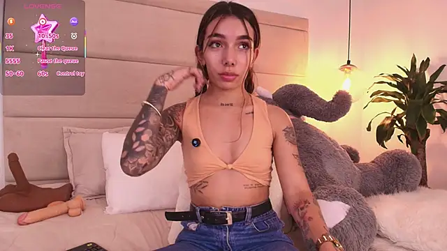 Mollymoon1 online show from September 2025 08:00:02 PM