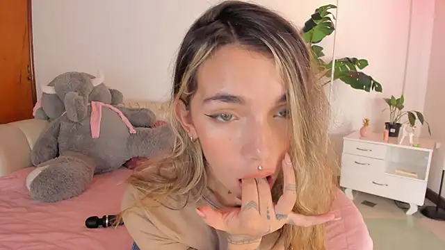 Snapshot of Mollymoon1 chatting on February 2026 08:47:01 PM Mollymoon1 online show from February 2026 08:47:01 PM