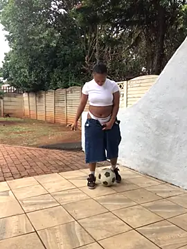 Pearl 00 online show from October 2025 11:00:02 AM