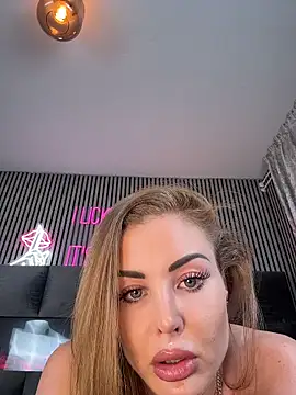 MilaMaaay online show from October 2025 05:33:01 PM