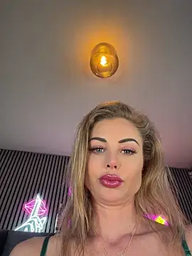Snapshot of MilaMaaay chatting on June 2026 05:37:02 PM MilaMaaay online show from June 2026 05:37:02 PM