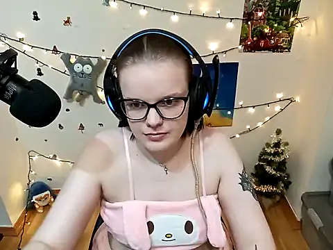 Snapshot of DivaMarisa chatting on December 2024 08:18:01 PM DivaMarisa online show from December 2024 08:18:01 PM