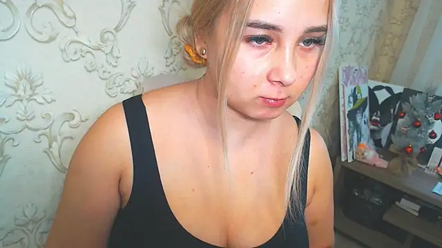 Snapshot of DolphinDreams chatting on January 2026 10:52:02 AM DolphinDreams online show from January 2026 10:52:02 AM