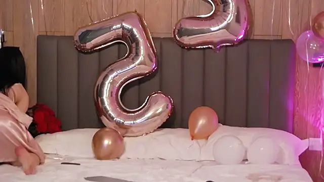 Snapshot of AllisonSky chatting on February 2025 01:43:01 PM AllisonSky online show from February 2025 01:43:01 PM