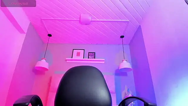 Lucy Williiams online show from January 2026 07:30:01 PM