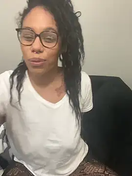 Snapshot of Princess_Desirae chatting on June 2026 10:52:01 AM Princess Desirae online show from June 2026 10:52:01 AM