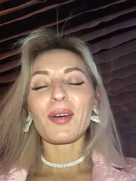 Diamond Bunny  online show from January 2025 05:24:02 PM