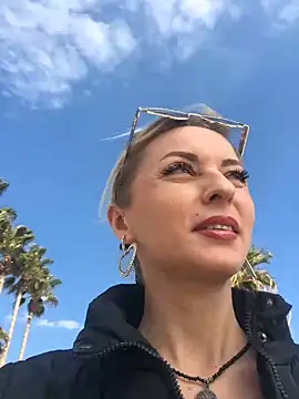 Diamond Bunny  online show from February 2025 12:33:01 PM