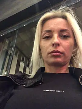 Diamond Bunny  online show from February 2025 04:21:02 PM