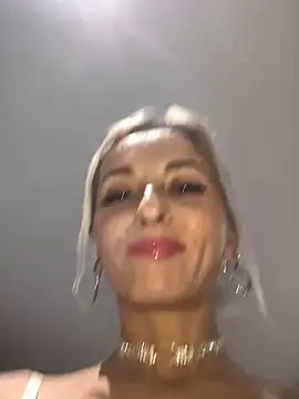 Diamond Bunny  online show from February 2025 04:00:02 PM