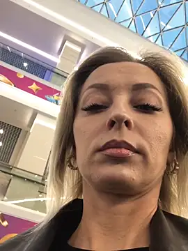 Diamond Bunny  online show from September 2025 04:01:02 PM