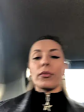 Diamond Bunny  online show from November 2025 01:55:02 PM