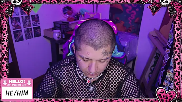 Snapshot of masterkevinftm chatting on April 2026 05:43:02 AM masterkevinftm online show from April 2026 05:43:02 AM