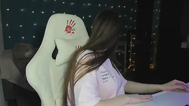 katie taylorr online show from December 2024 10:51:01 PM