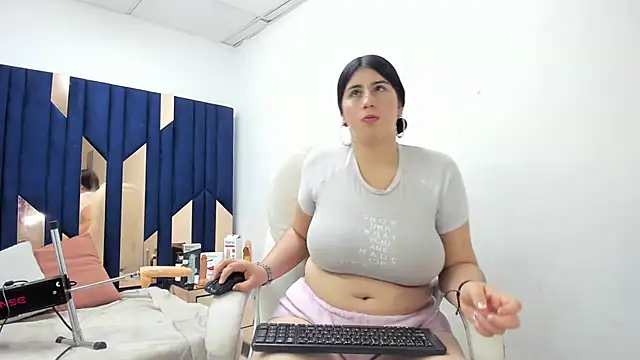 Snapshot of Criistaal_ chatting on March 2025 07:33:02 AM Criistaal  online show from March 2025 07:33:02 AM