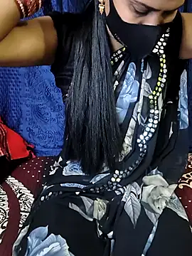 kaveerpooja947 online show from February 2026 06:37:01 AM