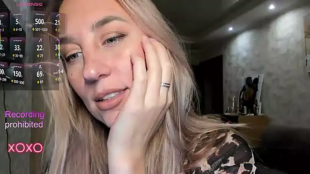 lady Nati online show from November 2025 03:43:02 PM