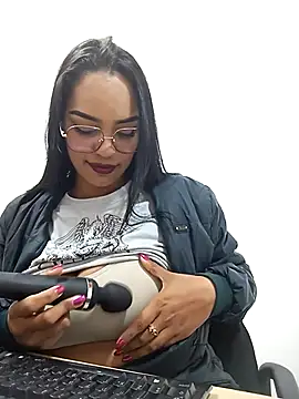 Snapshot of Sara-77 chatting on January 2025 10:06:01 PM Sara-77 online show from January 2025 10:06:01 PM