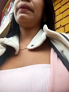 Snapshot of Sara-77 chatting on March 2025 06:39:02 PM Sara-77 online show from March 2025 06:39:02 PM