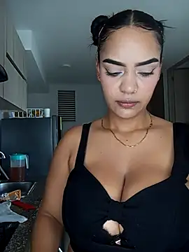 Snapshot of Sara-77 chatting on November 2025 03:01:02 PM Sara-77 online show from November 2025 03:01:02 PM