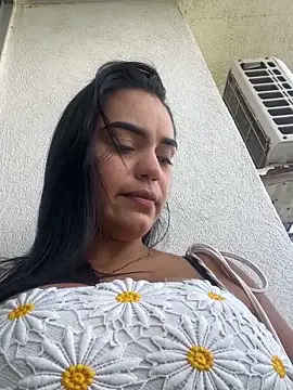 Snapshot of Sara-77 chatting on December 2025 06:05:01 PM Sara-77 online show from December 2025 06:05:01 PM