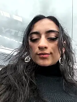 Lila Desiree online show from April 2026 05:28:01 PM