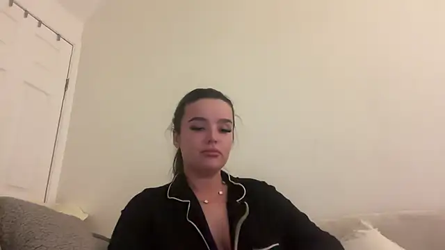 Snapshot of maisiesmithx chatting on February 2025 10:06:02 PM maisiesmithx online show from February 2025 10:06:02 PM