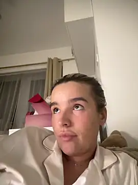 Snapshot of maisiesmithx chatting on October 2025 11:02:01 PM maisiesmithx online show from October 2025 11:02:01 PM