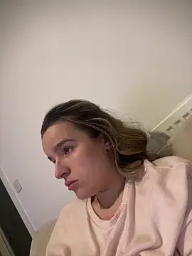 maisiesmithx online show from February 2026 11:00:01 PM