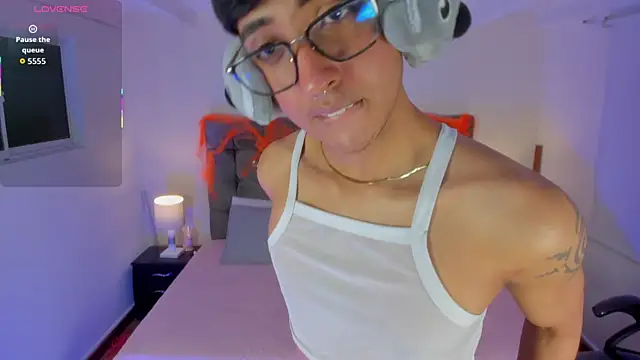 Snapshot of Dark_hairy_ chatting on October 2025 04:24:02 AM Dark hairy online show from October 2025 04:24:02 AM