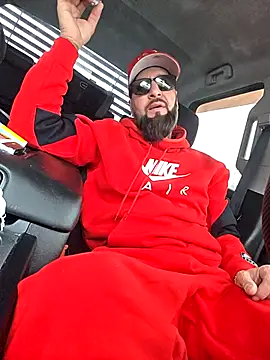 Beardedtattood online show from December 2025 01:17:01 PM