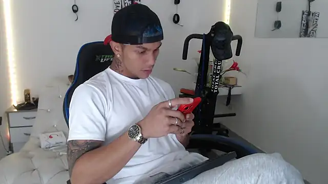 Leonard Price online show from February 2025 02:21:01 PM