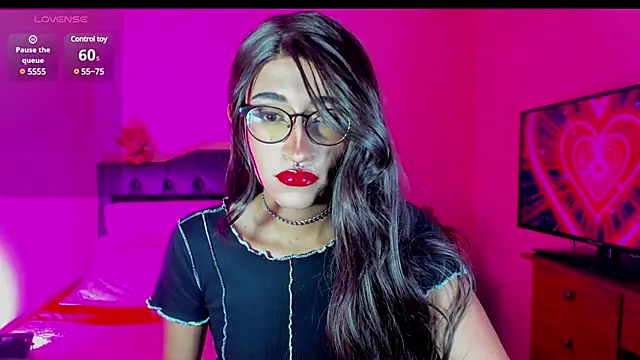 Snapshot of Lararose01 chatting on December 2024 04:20:01 PM Lararose01 online show from December 2024 04:20:01 PM