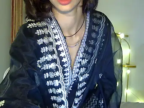 MAAYRA 09 online show from October 2025 12:27:01 PM