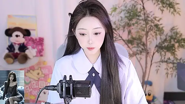 Snapshot of Arwyn-rr chatting on March 2025 03:56:01 PM Arwyn-rr online show from March 2025 03:56:01 PM