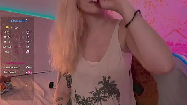 Snapshot of h2h0e chatting on January 2025 07:18:01 PM h2h0e online show from January 2025 07:18:01 PM