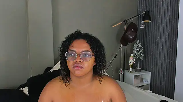 conielaurenth online show from December 2024 08:53:02 PM