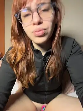 Snapshot of AgnesCampp chatting on June 2026 07:34:01 PM AgnesCampp online show from June 2026 07:34:01 PM