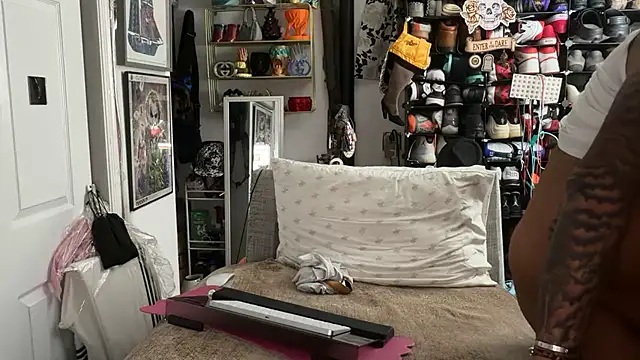 joeytatts66 online show from February 2026 03:03:01 AM