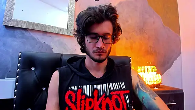 Loggan donnelly online show from December 2024 02:20:02 AM